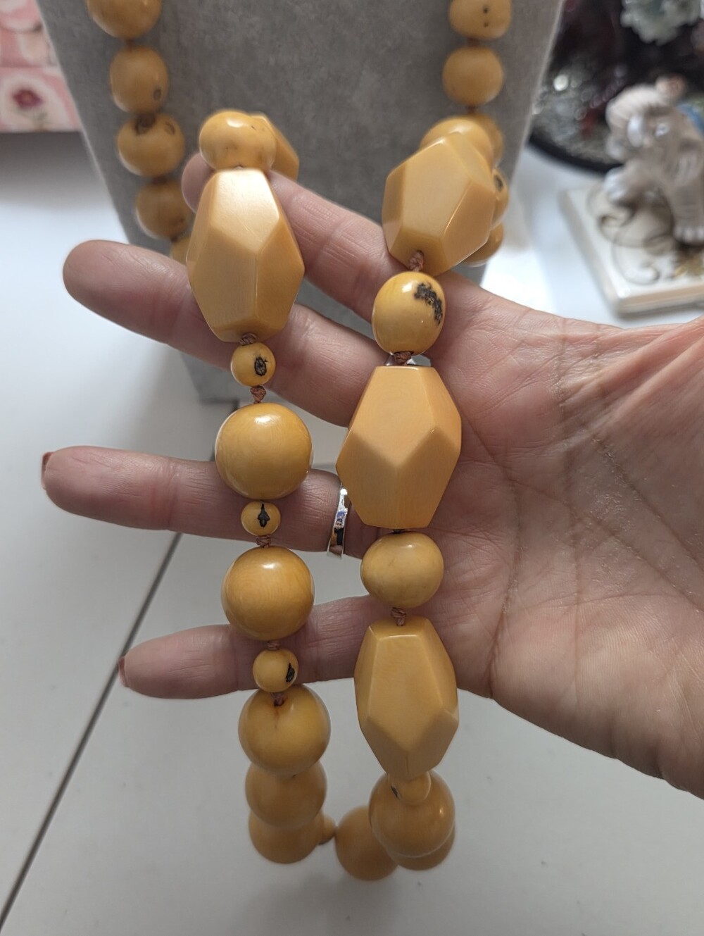 Vintage Extra Chunky Geometric Honey Knotted Necklace | Lucite/Bakelite/Amber ? - Picture 5 of 5